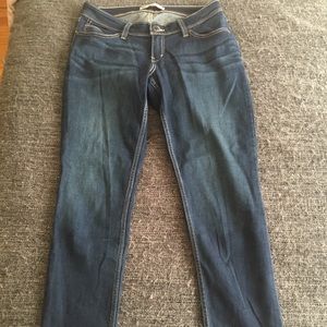 Skinny low rise Levis jean